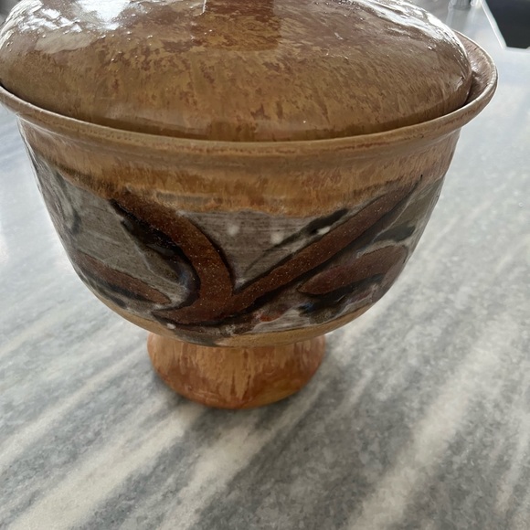 Amazing large vintage made by artisan covered serving vessel pot with lid - Picture 10 of 16